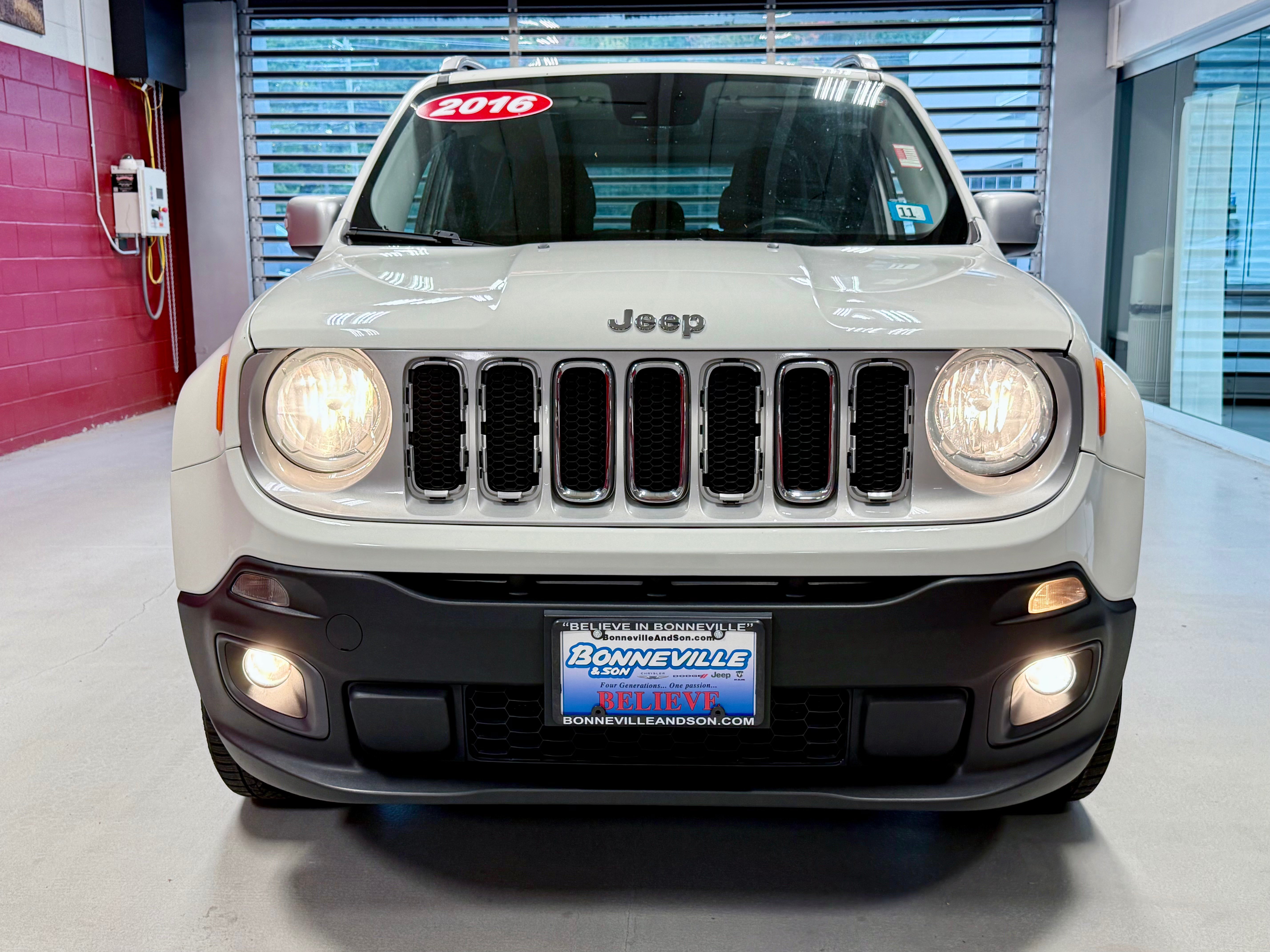 Used 2016 Jeep Renegade Limited w/ Advanced Technology Group AWD/4WD image 12