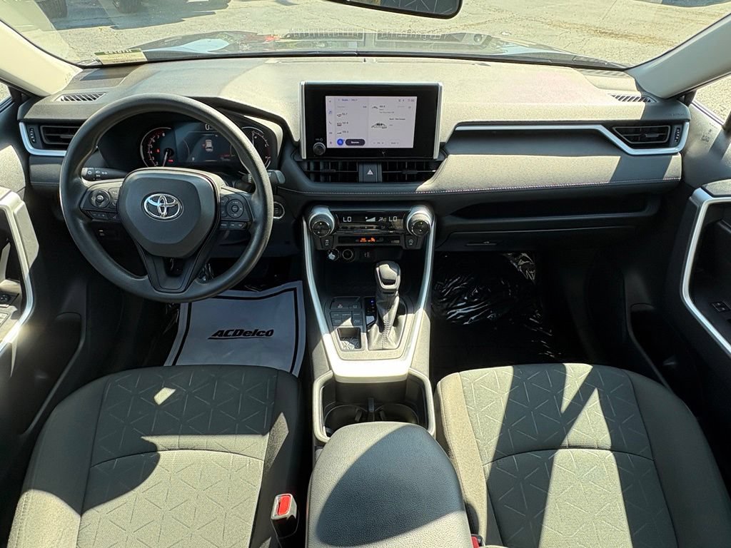 Used 2024 Toyota RAV4 XLE AWD/4WD image 9