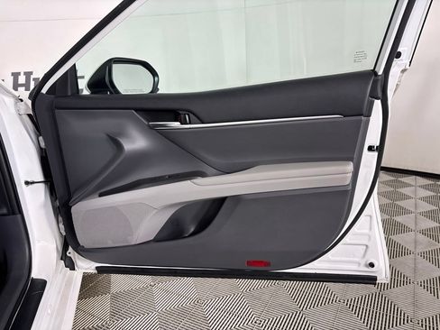 Used 2022 Toyota Camry LE w/ Carpet Mat Package (TMS) FWD image 29