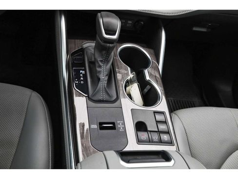 Used 2023 Toyota Highlander Limited FWD image 27
