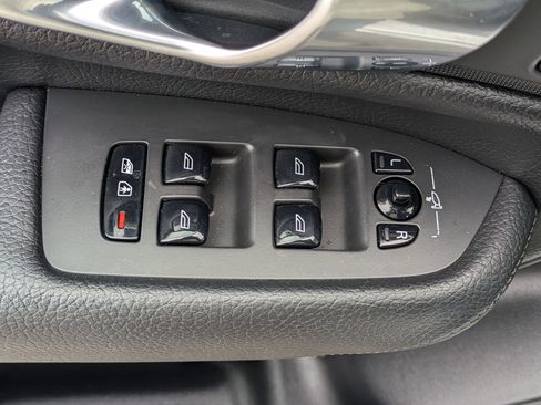 Used 2018 Volvo XC90 T6 Momentum w/ Convenience Package image 21