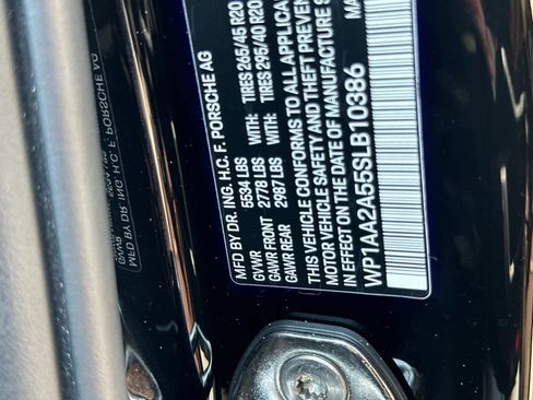 Certified 2025 Porsche Macan AWD/4WD image 33