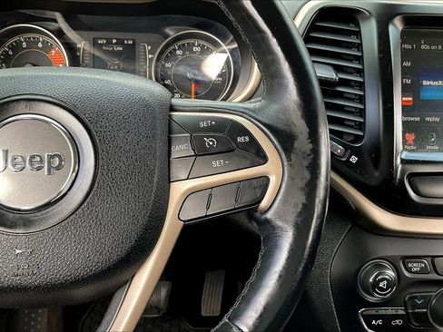 Used 2016 Jeep Cherokee Latitude w/ Cold Weather Group image 18