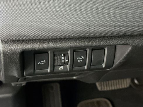 Used 2025 Subaru Outback Premium image 17