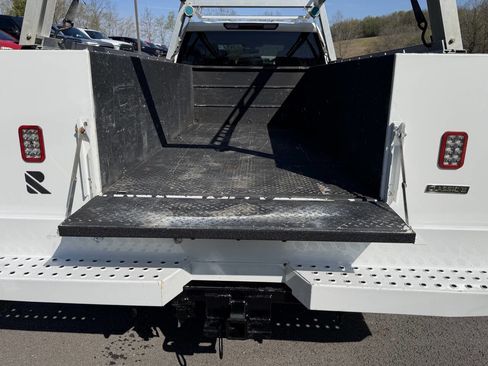 Used 2023 GMC Sierra 3500 Pro w/ Convenience Package image 20