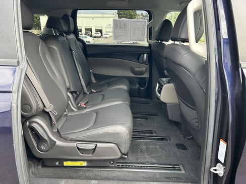 Used 2025 Kia Carnival LXS image 12