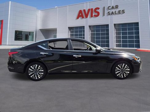 Used 2025 Nissan Altima 2.5 SV FWD image 5
