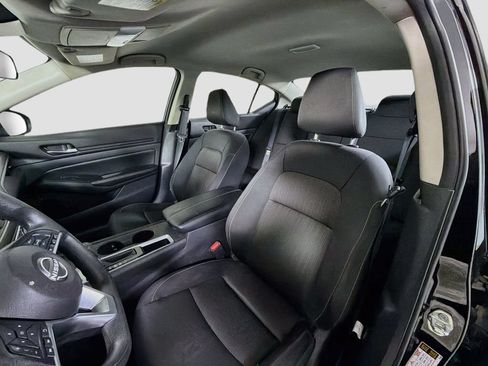 Used 2025 Nissan Altima 2.5 SV FWD image 14