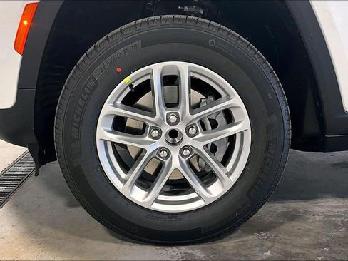 New 2025 Jeep Grand Cherokee Laredo X w/ Luxury Tech Group I image 39