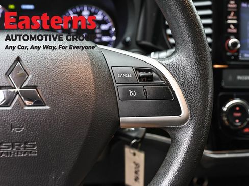 Used 2018 Mitsubishi Outlander ES AWD/4WD image 16