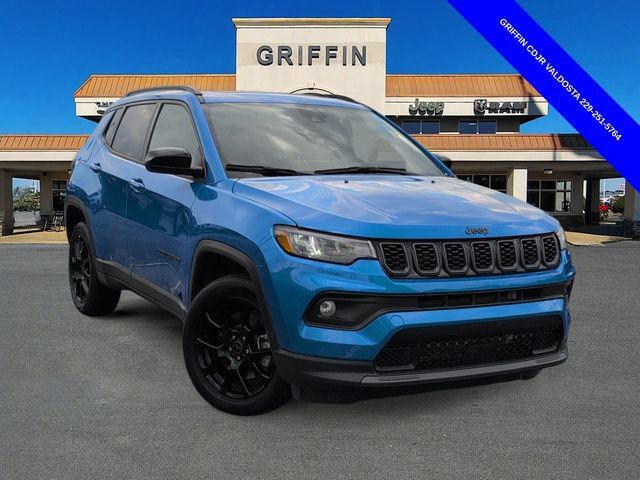 Used 2025 Jeep Compass Latitude w/ Sun & Sound Group AWD/4WD image 2