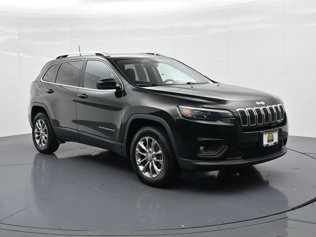 Used 2019 Jeep Cherokee Latitude Plus w/ Cold Weather Group AWD/4WD image 4