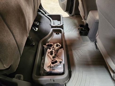 Used 2020 Nissan Frontier SV w/ Midnight Edition Floor Mats image 30