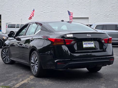 Used 2025 Nissan Altima 2.5 SV FWD image 14
