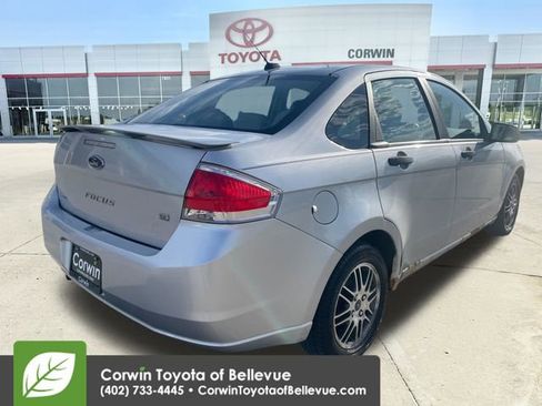 Used 2010 Ford Focus SE FWD image 5