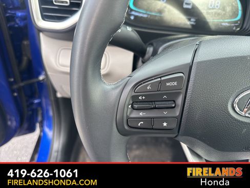 Used 2025 Hyundai Venue SEL image 20