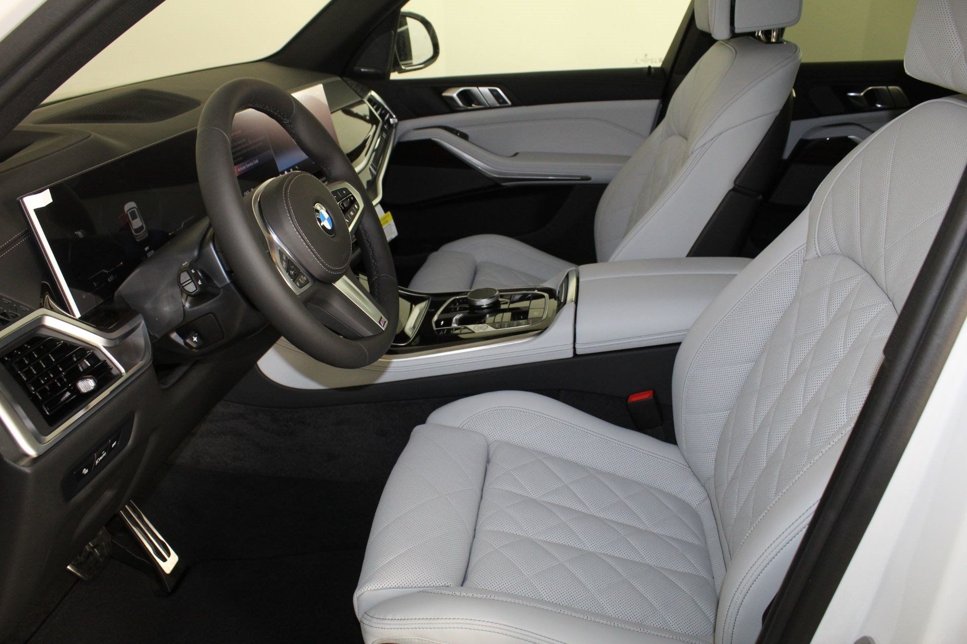 Used 2026 BMW X5 xDrive40i w/ M Sport Package AWD/4WD image 5