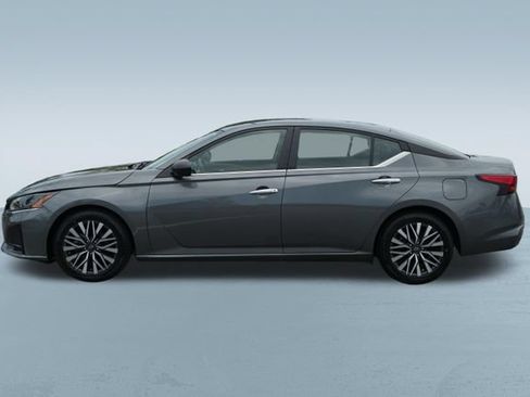 Used 2025 Nissan Altima 2.5 SV FWD image 4