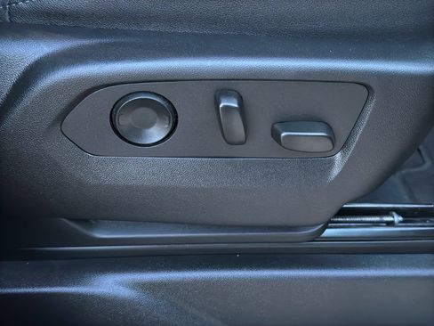 Used 2023 Chevrolet Suburban LT image 31