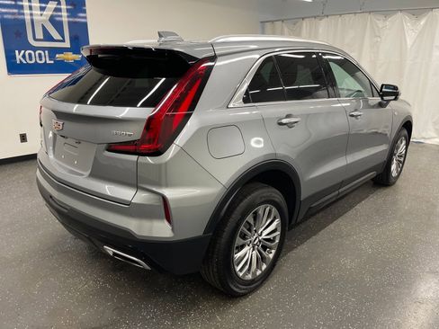 Used 2025 Cadillac XT4 Premium Luxury image 2