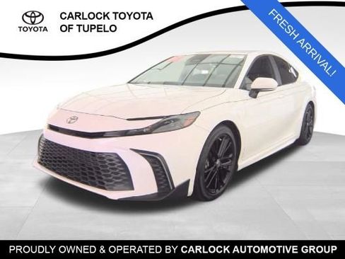 Used 2025 Toyota Camry SE image 1