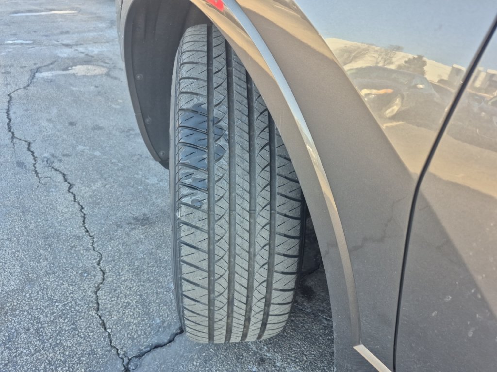 Used 2019 Buick Envision Essence FWD image 24