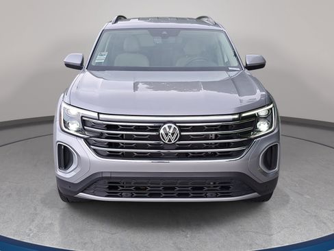 Certified 2026 Volkswagen Atlas SE w/ Black Wheel Package FWD image 2
