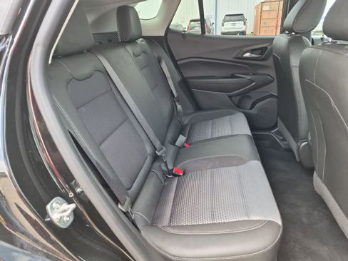 Used 2025 Chevrolet Trax LT FWD image 25