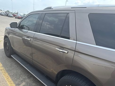 Used 2019 Ford Expedition Limited w/ Equipment Group 301A AWD/4WD image 17