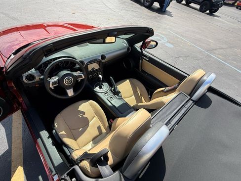 Used 2009 MAZDA MX-5 Miata Grand Touring w/ Premium Pkg RWD image 25