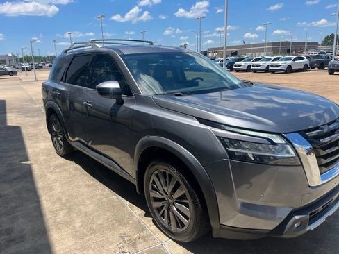 Used 2022 Nissan Pathfinder SL w/ SL Premium Package FWD image 5