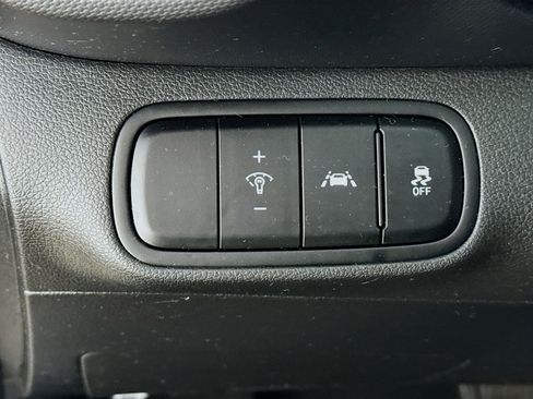 Used 2021 Hyundai Venue SE image 12