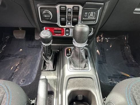 Used 2025 Jeep Wrangler Unlimited Rubicon 4xe w/ Convenience Group AWD/4WD image 28