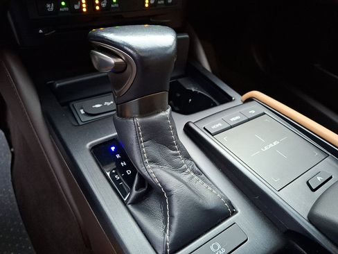 Used 2019 Lexus ES 350 w/ Luxury Package image 22