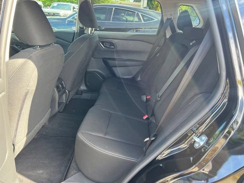 Used 2025 Nissan Rogue S AWD/4WD image 17