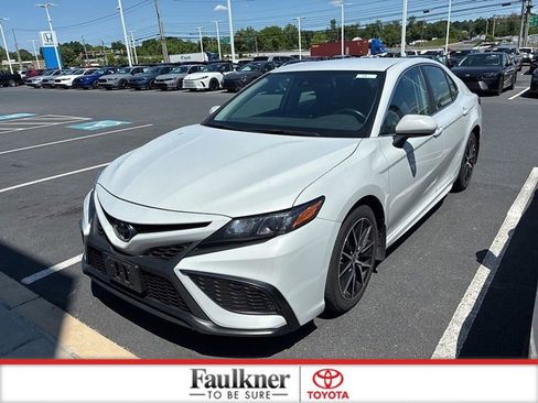 Used 2024 Toyota Camry SE FWD image 15