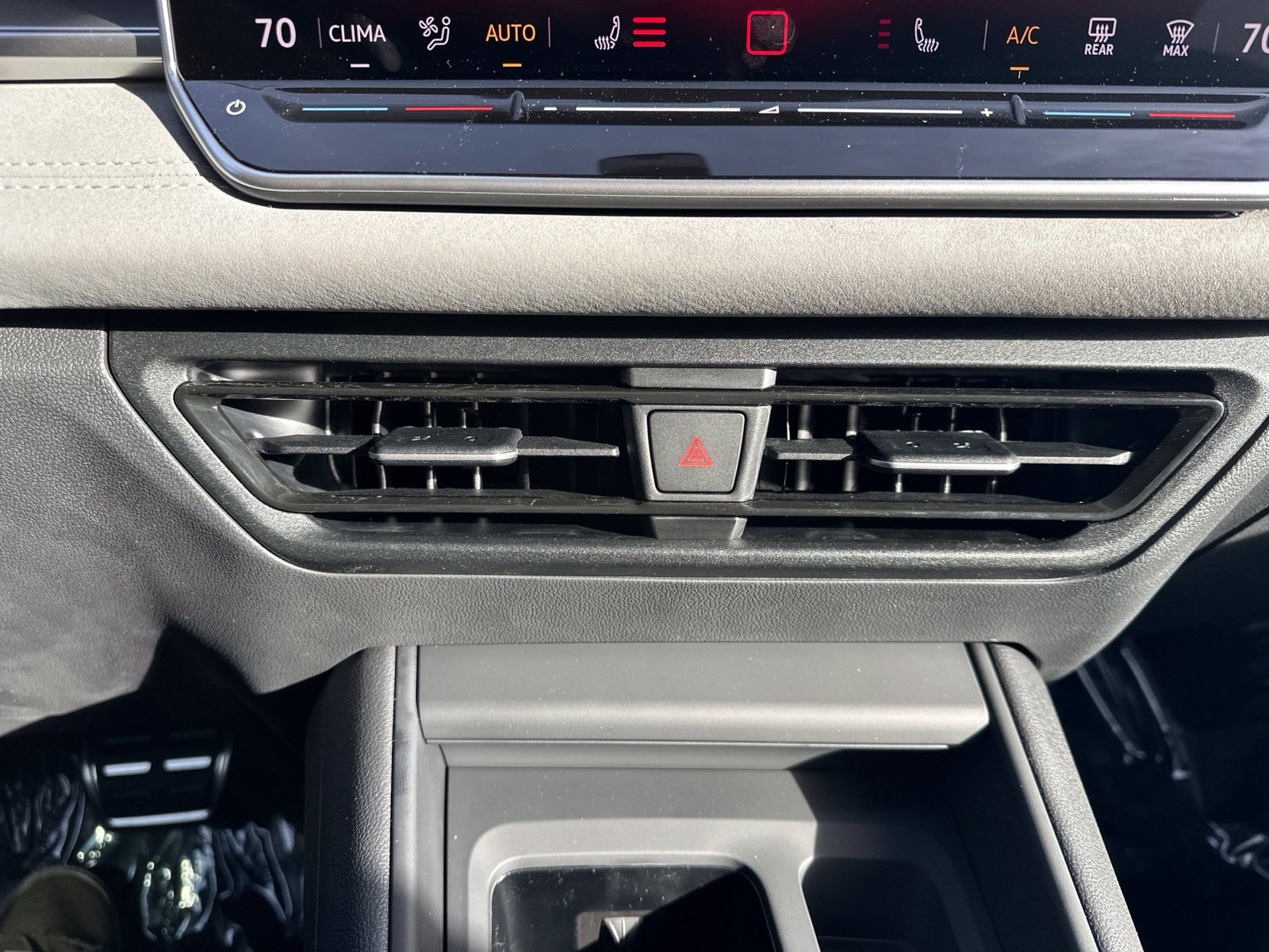 New 2026 Volkswagen Tiguan SE R-Line AWD/4WD image 58