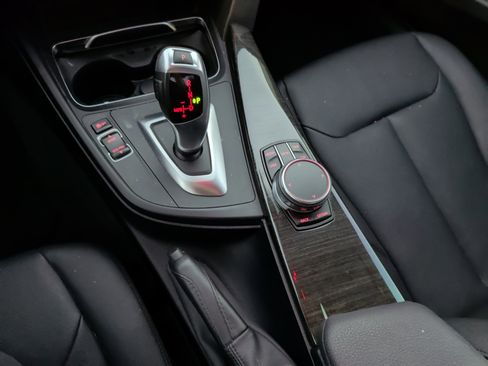 Used 2018 BMW 320i Sedan w/ Premium Package image 24