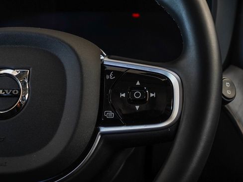 Used 2025 Volvo XC60 B5 Plus image 17