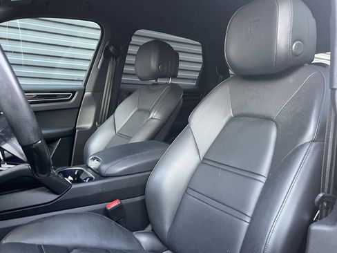 Used 2023 Porsche Cayenne image 5