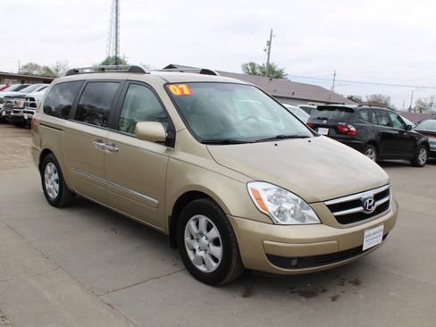Used 2007 Hyundai Entourage GLS FWD image 2