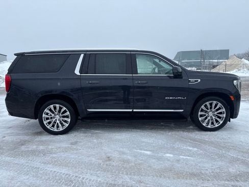 Used 2024 GMC Yukon XL Denali w/ Advanced Technology Package image 6