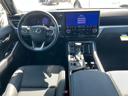 Used 2026 Lexus GX 550 w/ Accessory Package (31) AWD/4WD image 19