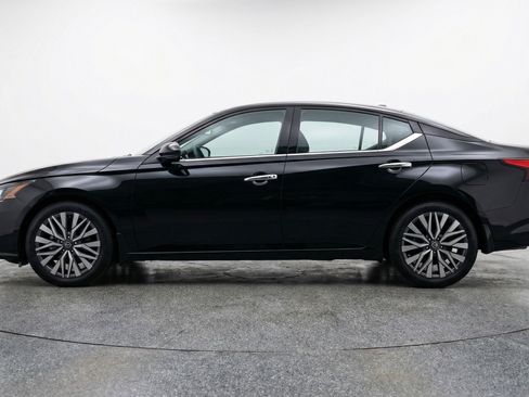 Used 2025 Nissan Altima 2.5 SV FWD image 5