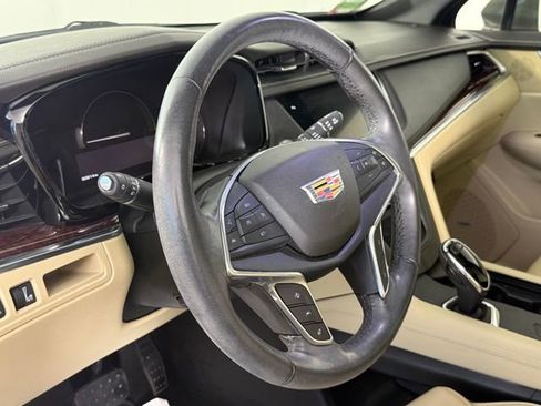 Used 2018 Cadillac XT5 Luxury w/ Driver Awareness Package AWD/4WD image 18