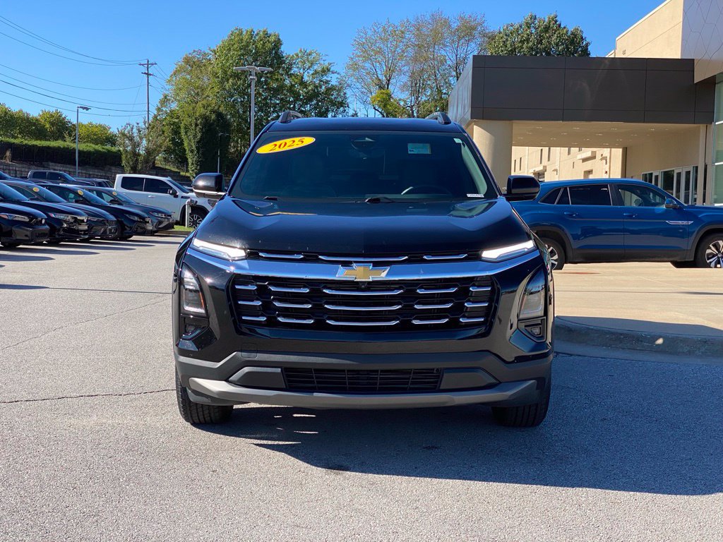 Used 2025 Chevrolet Equinox LT w/ Convenience Package II AWD/4WD image 2