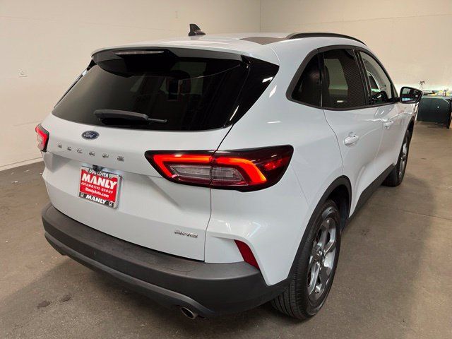 Used 2025 Ford Escape ST-Line Select AWD/4WD image 3