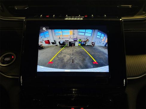 Used 2025 Jeep Grand Cherokee Laredo w/ Luxury Tech Group I image 16