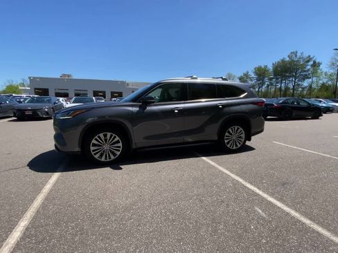 Used 2023 Toyota Highlander Platinum AWD/4WD image 6