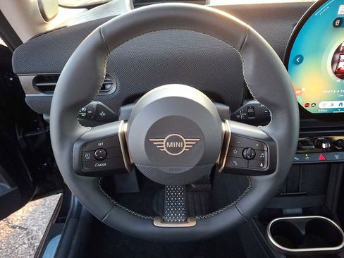 Used 2025 MINI Cooper 2-Door Hardtop image 20